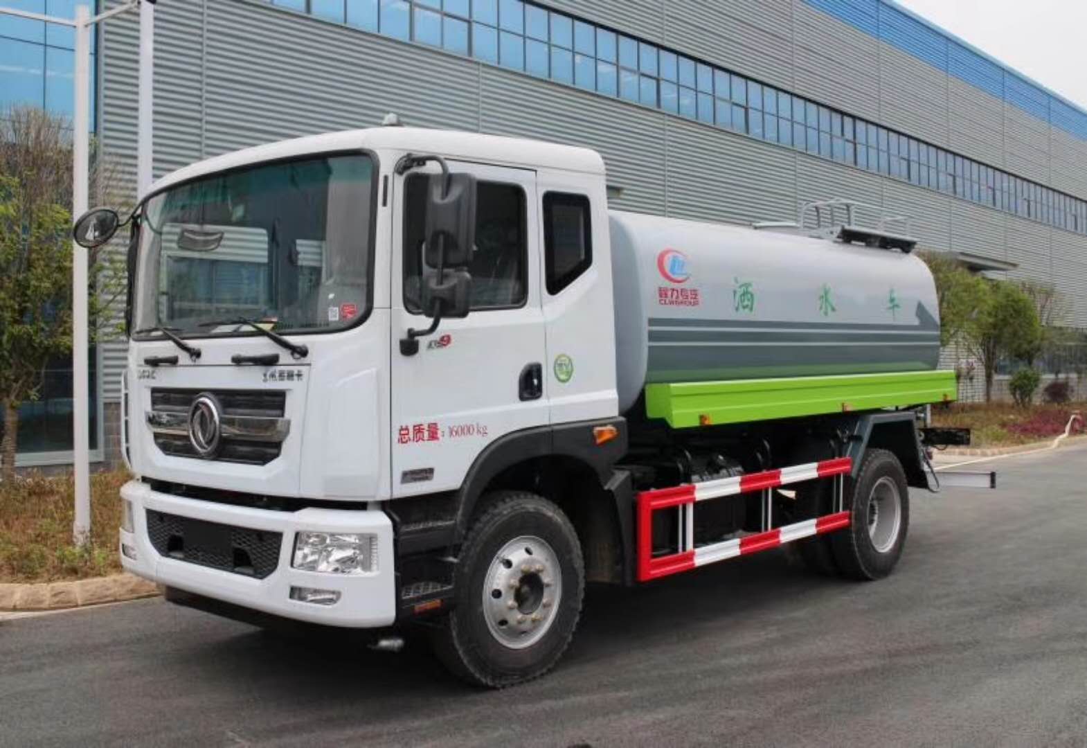 東風D9帶駕駛室內(nèi)控制12方灑水車1臺